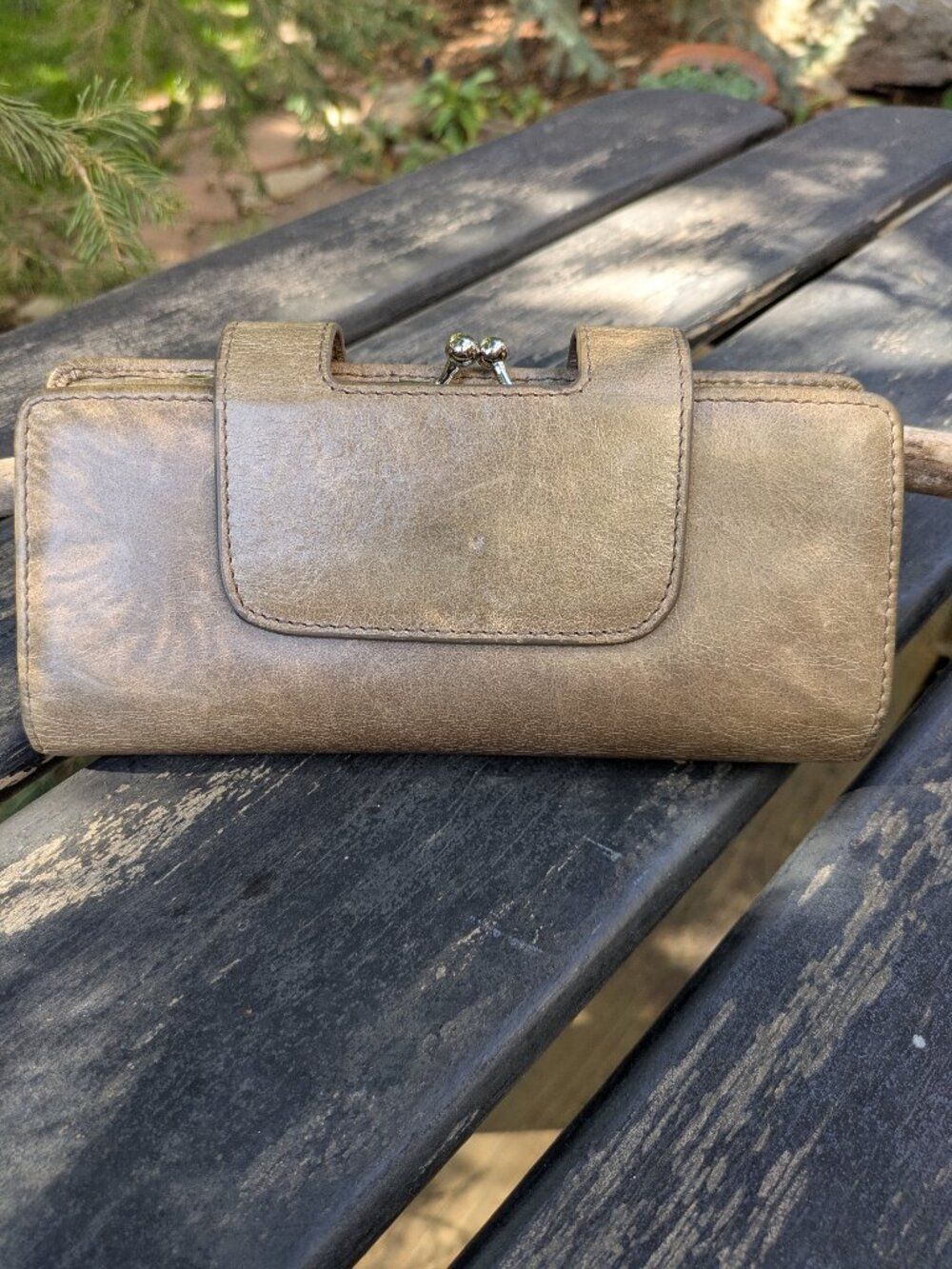 HOBO International "Lauren" Double Kisslock Leather Clutch Wallet – Distressed O